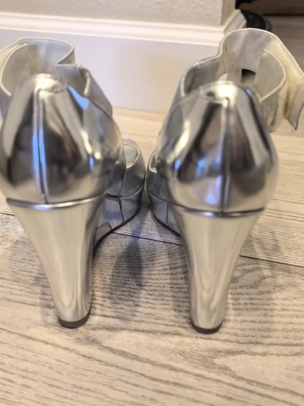 Nine West Silver Metallic Leather Peep Toe Wedge Heels Ankle Strap Size 6.5